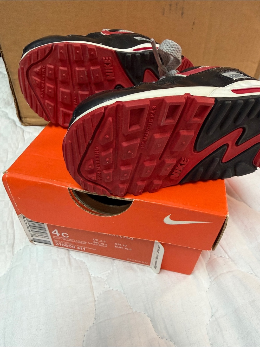 Nike Kids Black, Gray & Red Low-Top Sneakers - Picture 2 of 4